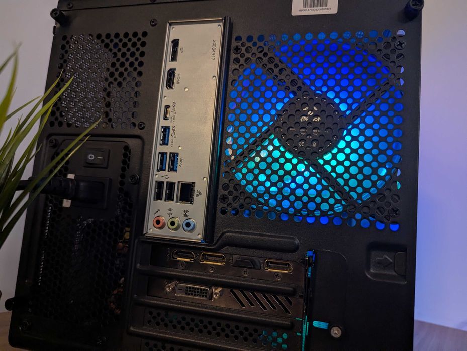 Komputer do Gier I5 8400 GTX 1070 8GB SSD RAM DDR4 16GB CUBE