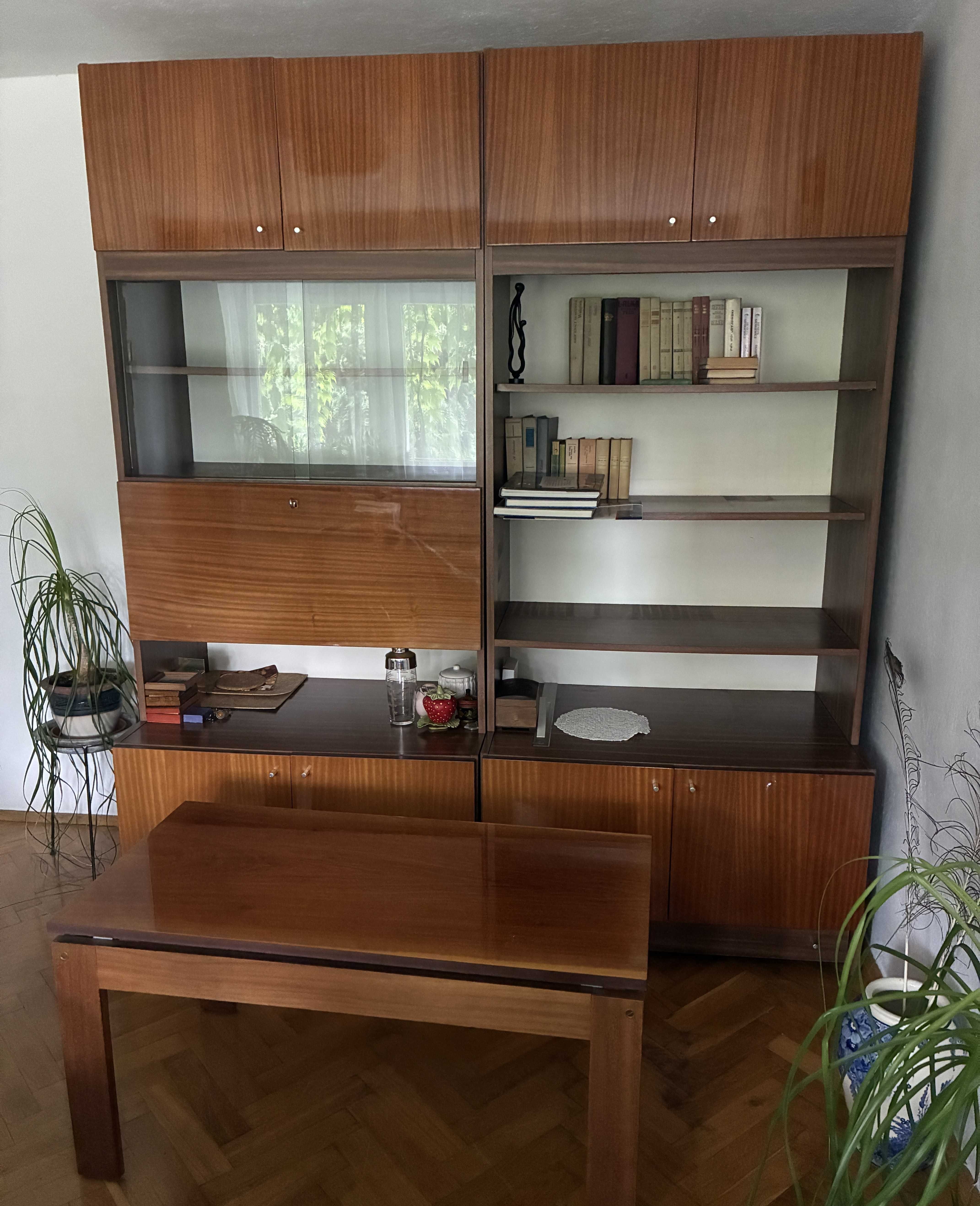 Meblościanka, wysoki połysk, segmenty i ława