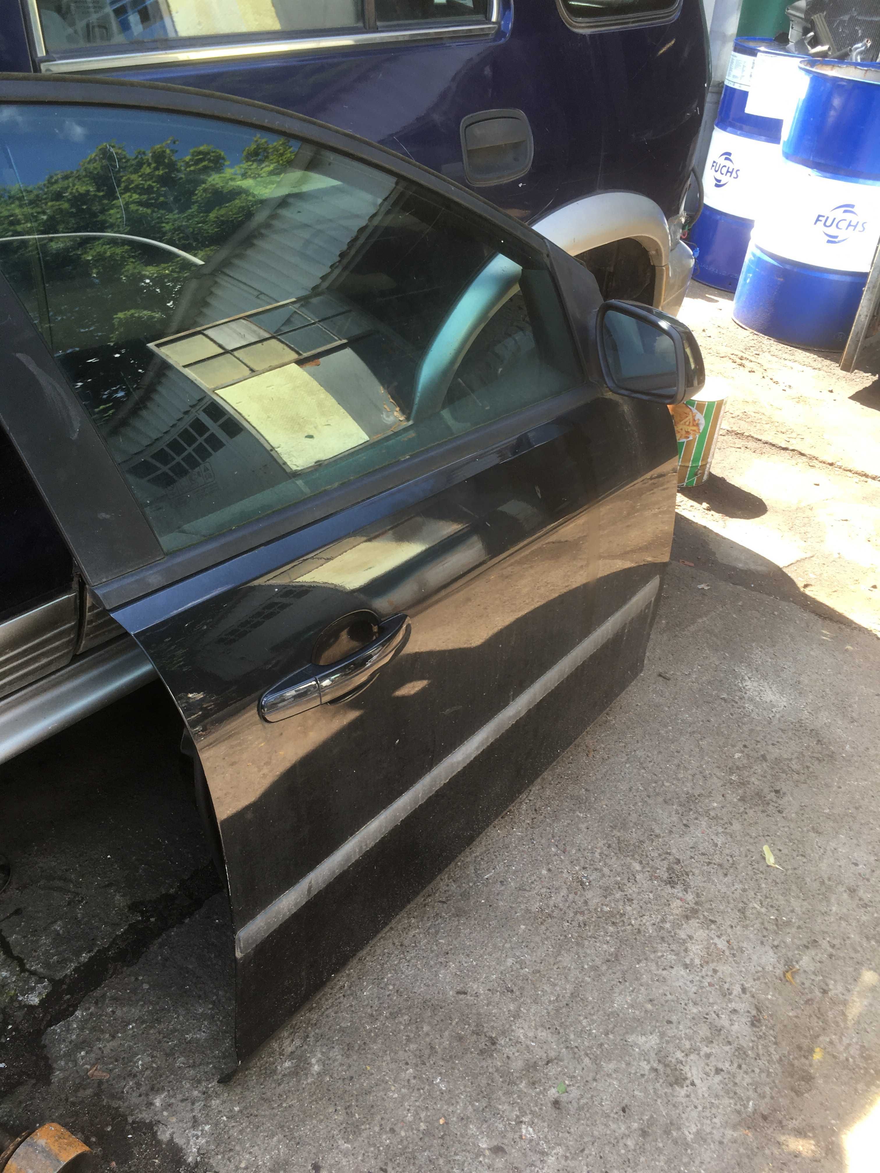 ford focus MK2 wersja 5D  drzwi przód tył czarne F3