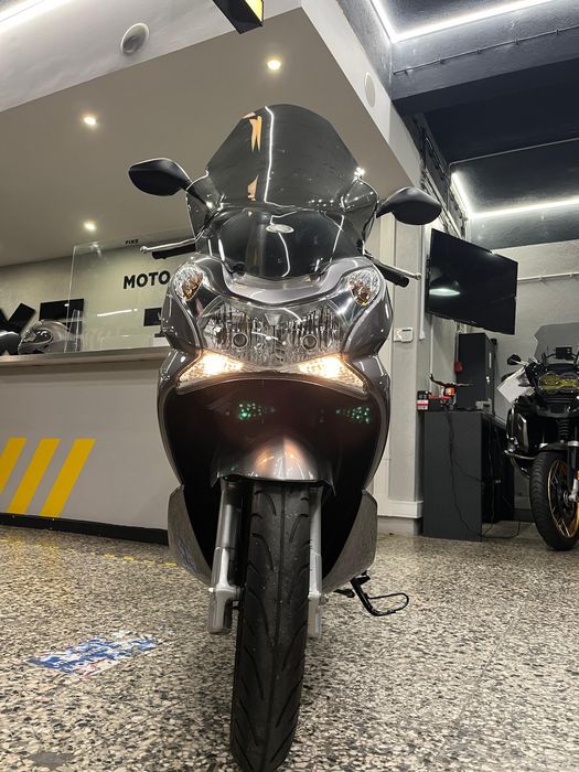 Honda PCX Em estado " Novo" com apenas 1625 Kms Top Case