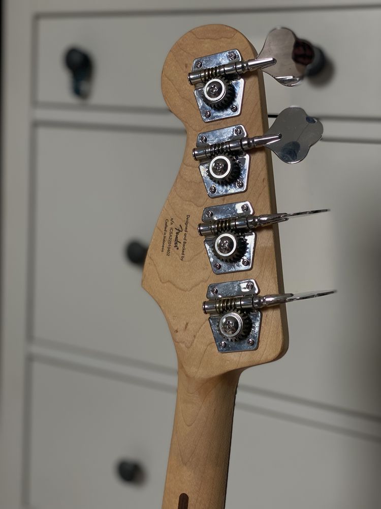 Squier Affinity Series Jazz Bass LRL (Burgundy Mist)