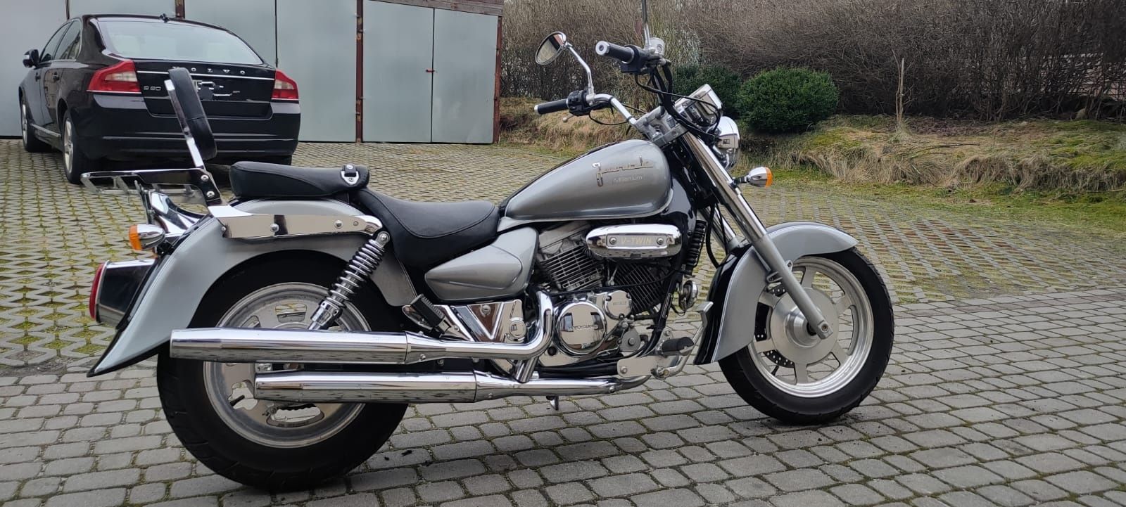 Motocykl Junak Millenium 250