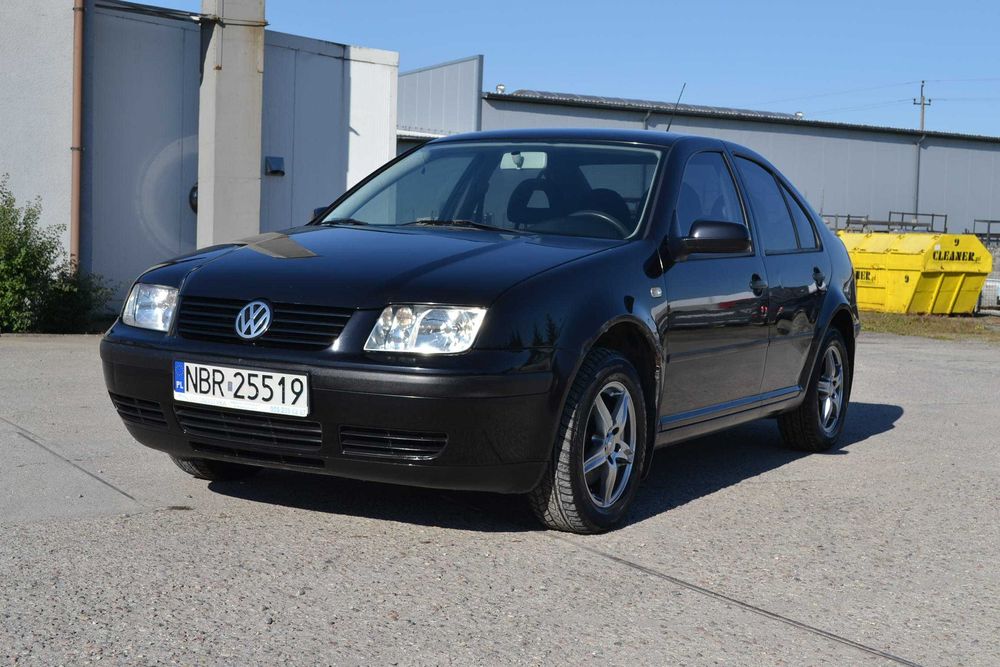 VW - Bora  1.6 cm benzyna , super stan ,  klima ,  okazja !