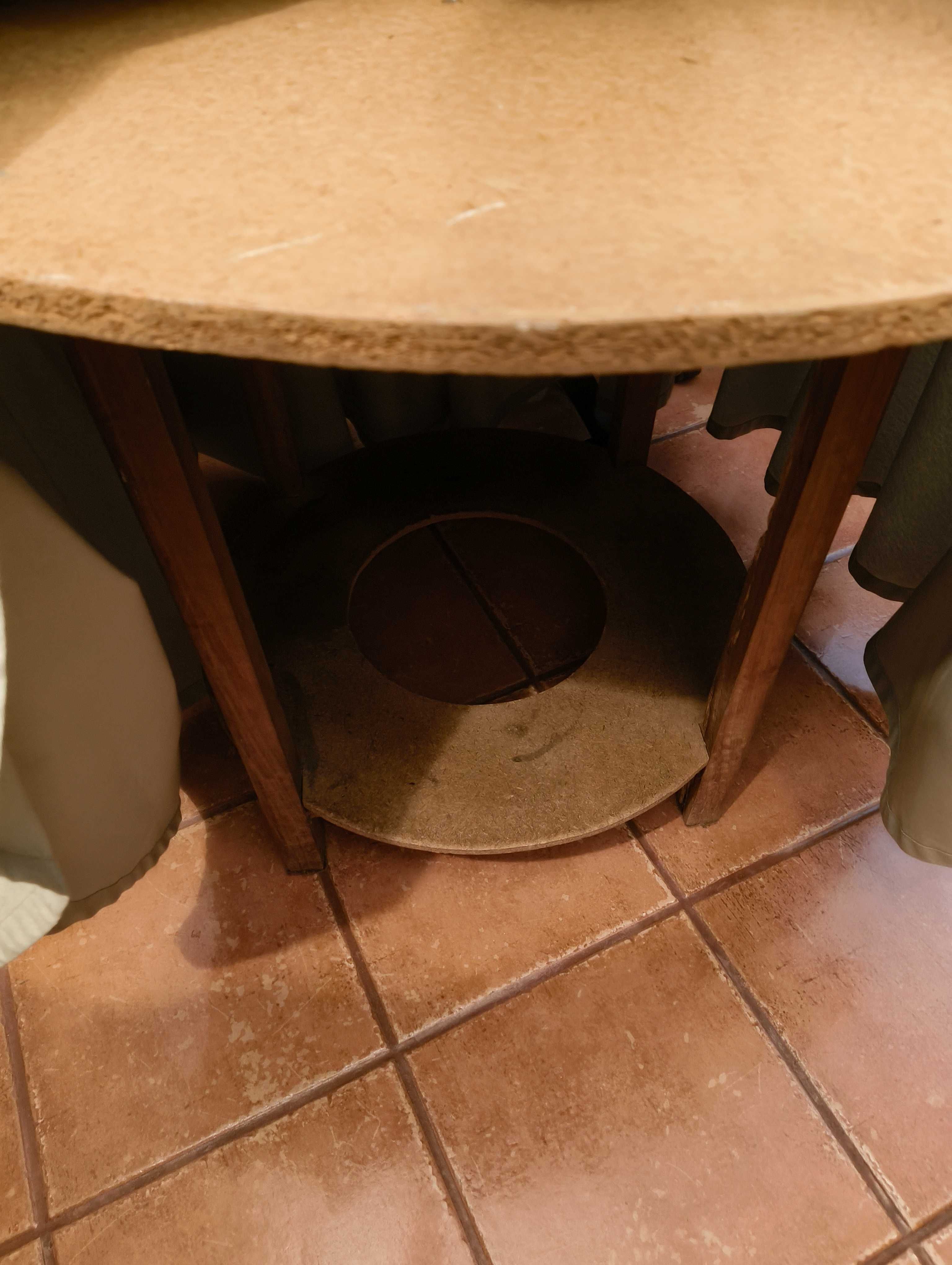 Mesa de camilha c/ 4 cadeiras dobráveis