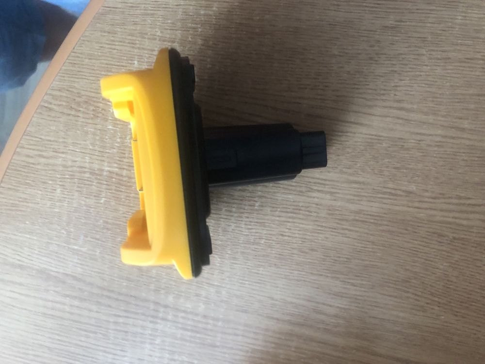 Адаптер перехідник з акумуляторівk dewalt на акумулятори dewalt 20v.,