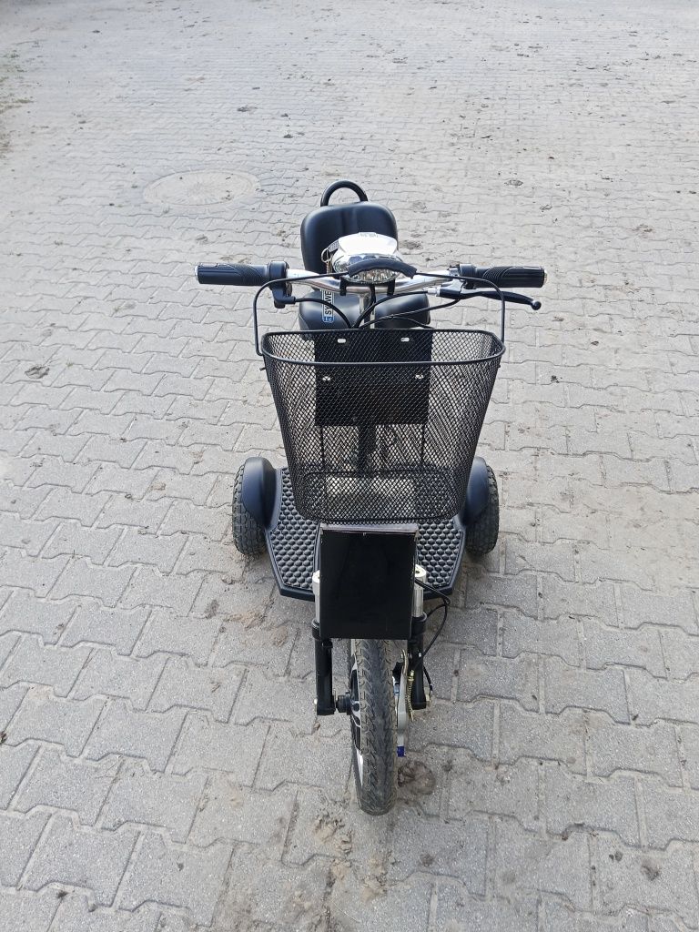 Hulajnoga elektryczna, 3 kołowa