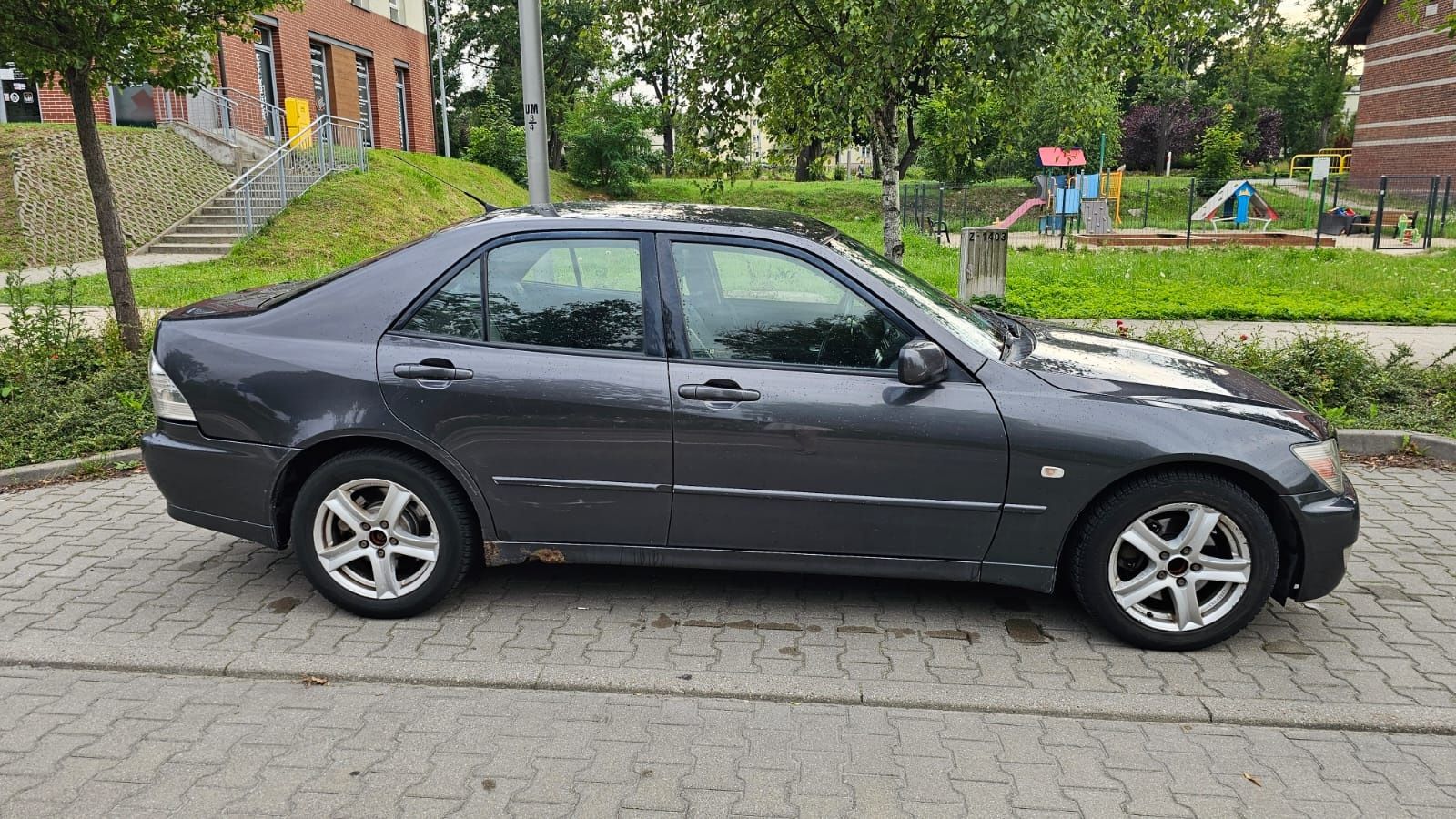 Lexus is200 manual 2004r.