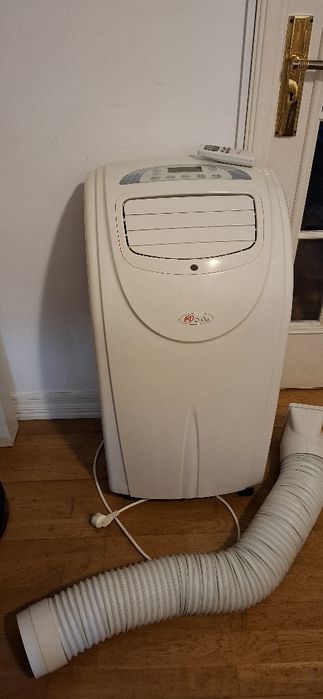 Ar condicionado c/ comando.Muito pouco uso