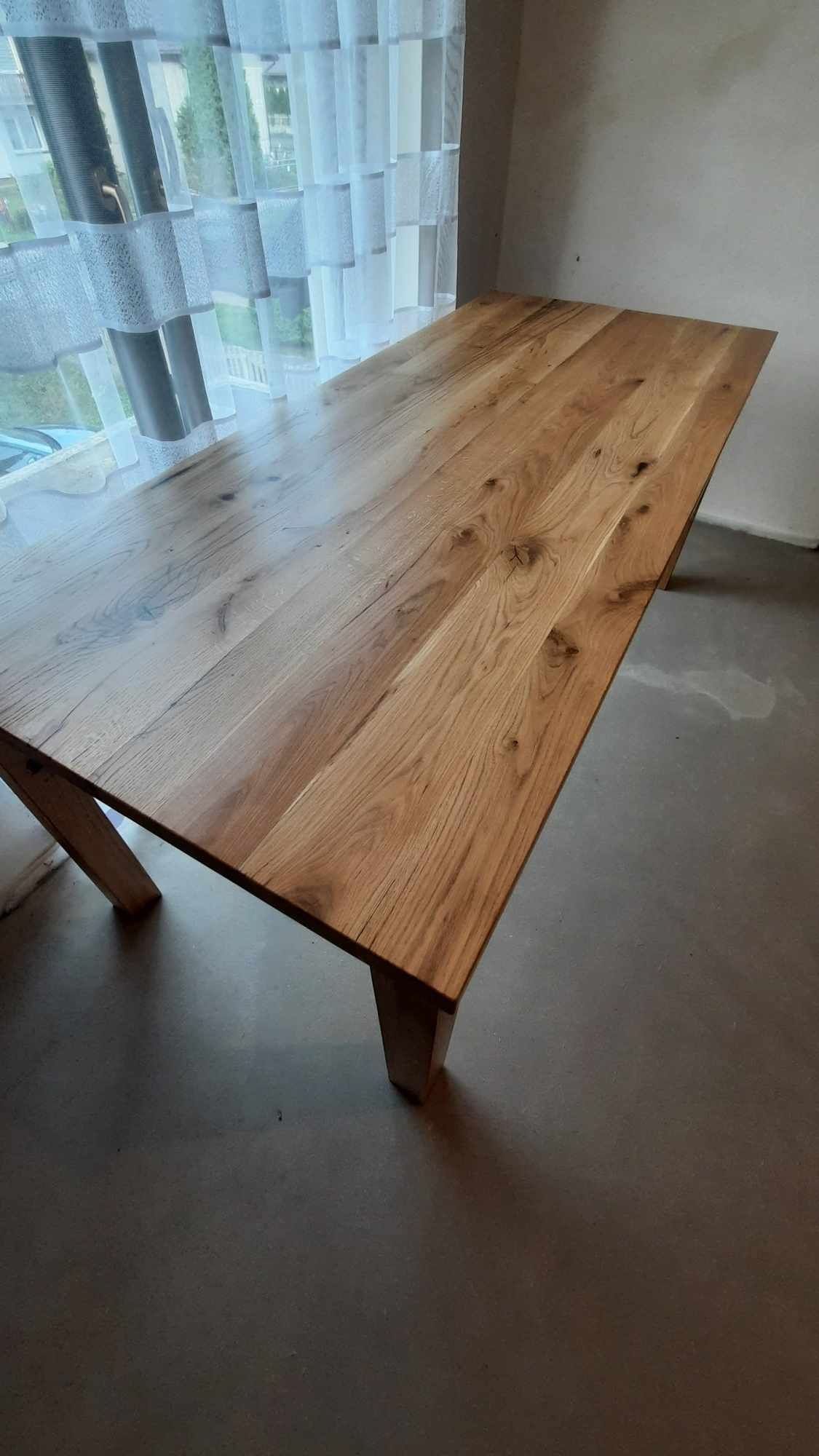 Stół dębowy z litego drewna
