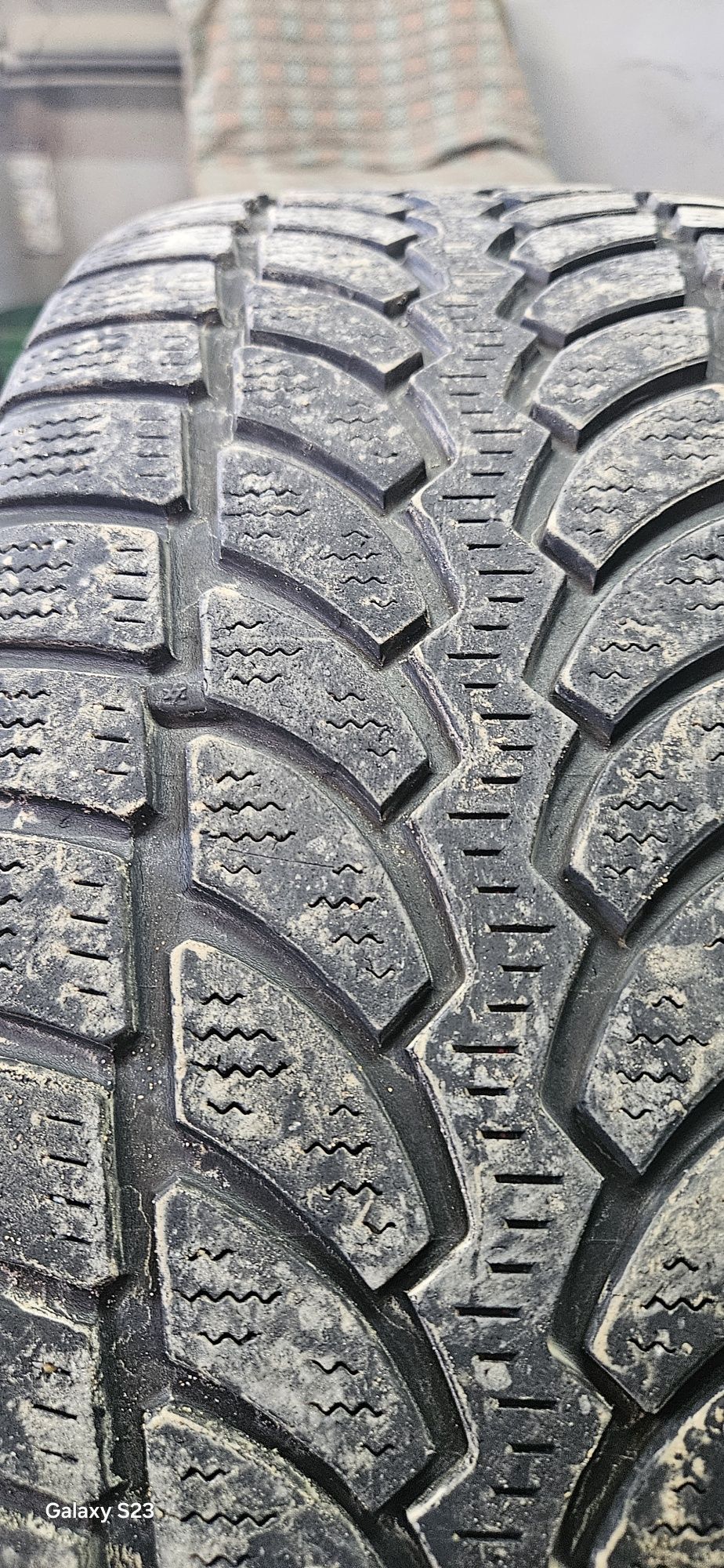 235/60 R18 LM80Z