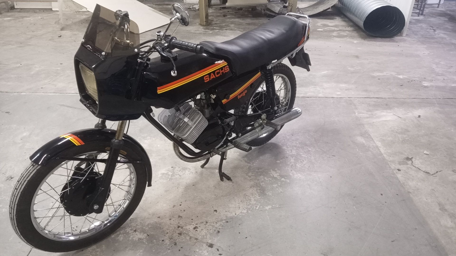 Sachs Fuego preta