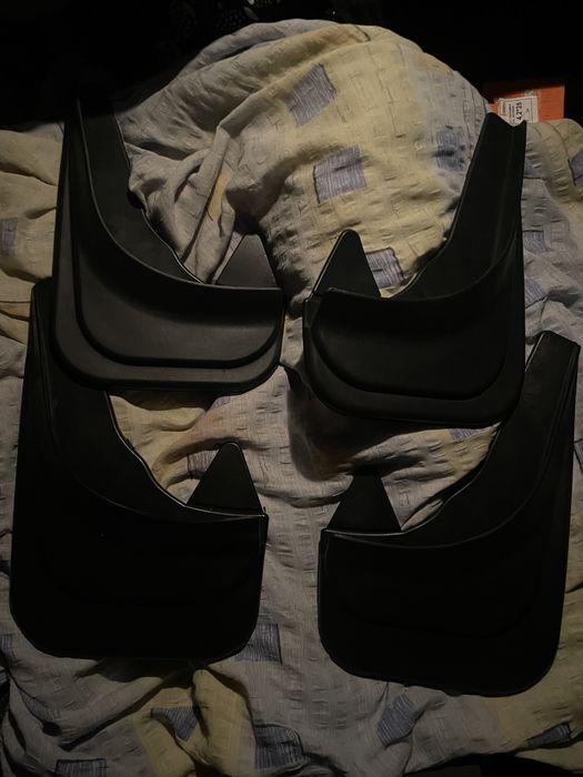 Нові бризковики універсальні Elegant Rezaw plast