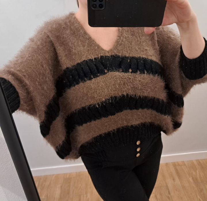 Czekoladowy włochaty sweter oversize