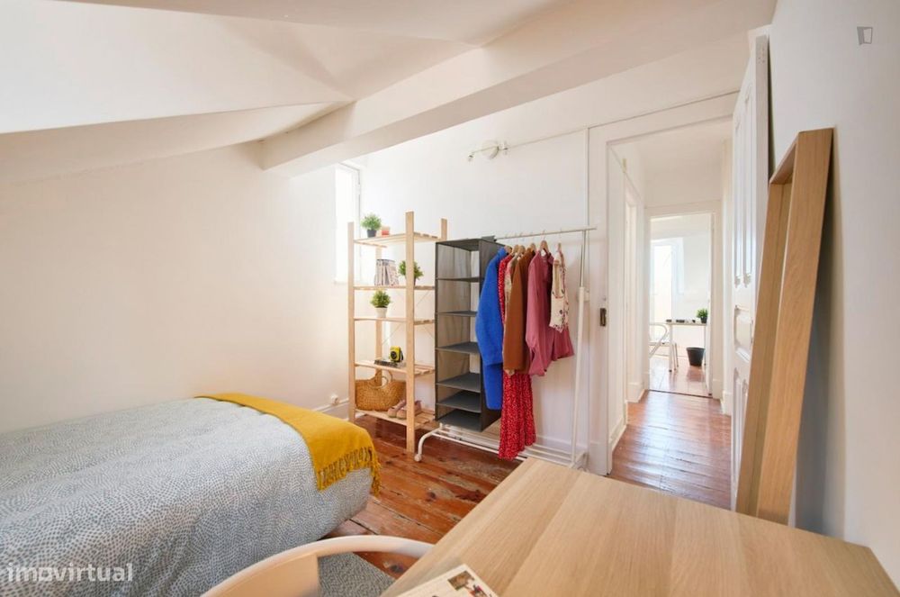 725805 - Quarto com cama de solteiro em...