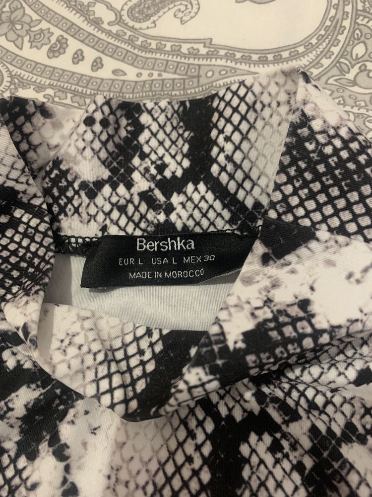 Vestidos bershka (praticamente novo)