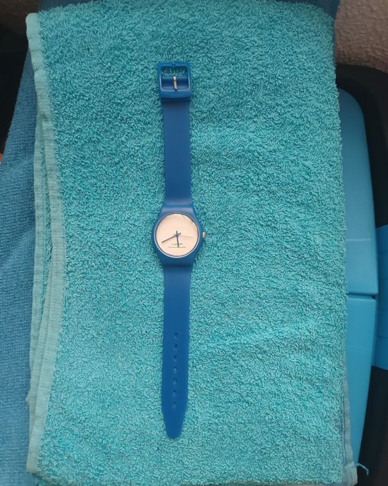 Relogio azul usado