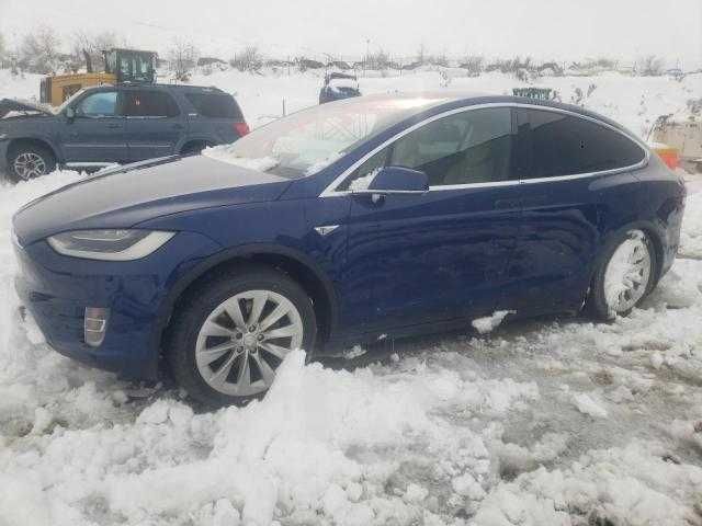 2016 року Tesla Model X