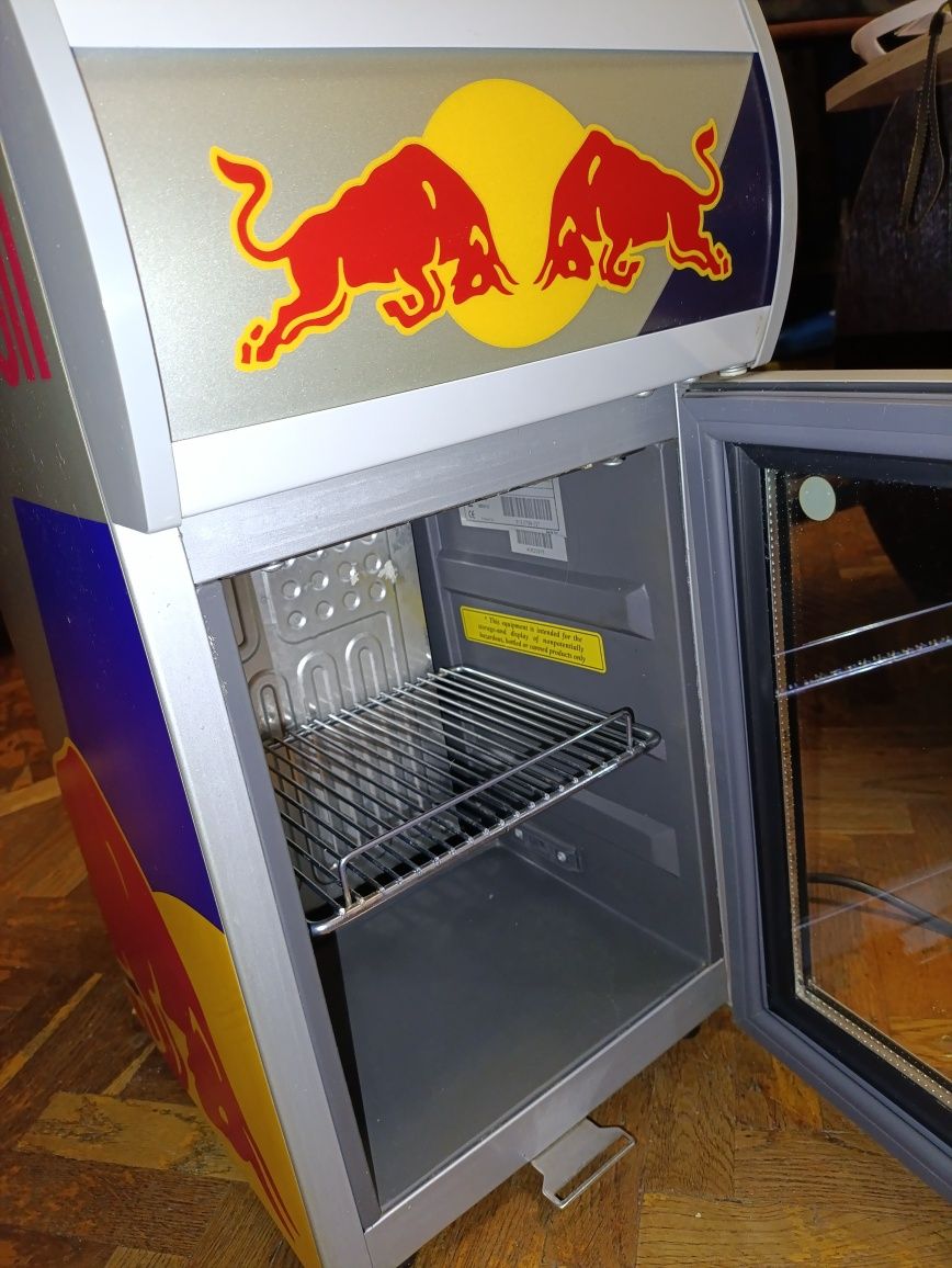 Бврный холодильник Red Bull