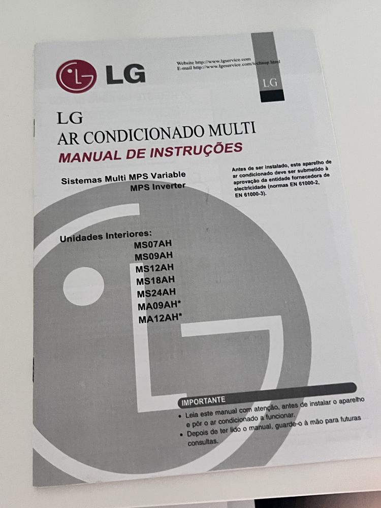 Ar condicionado (1 unid exterior + 3 interiores)