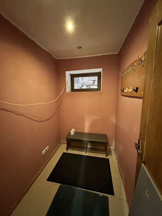 Сдается помещение на Бунина 27 , центр , дворовое