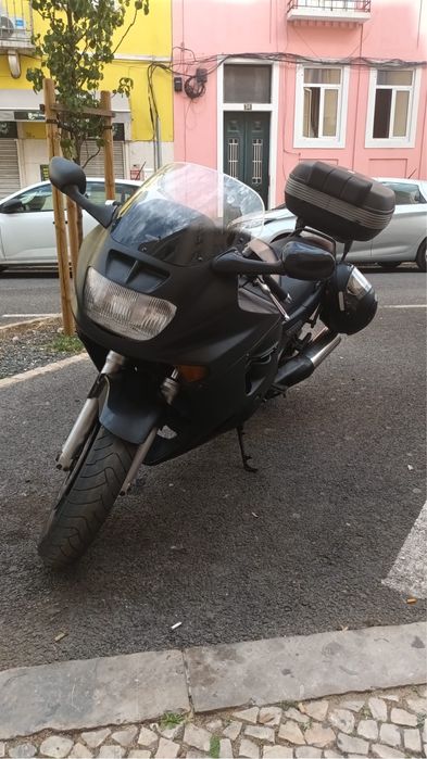 Moto CBR 1000 ano 1996 preta bem