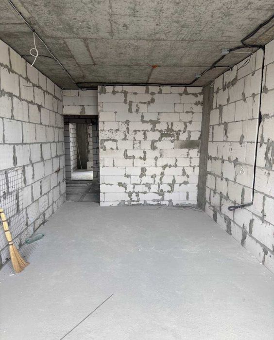 Продам 4-кімнатну квартиру, Грушевського 110