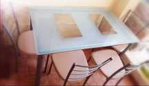 Mesa com cadeiras incluídas