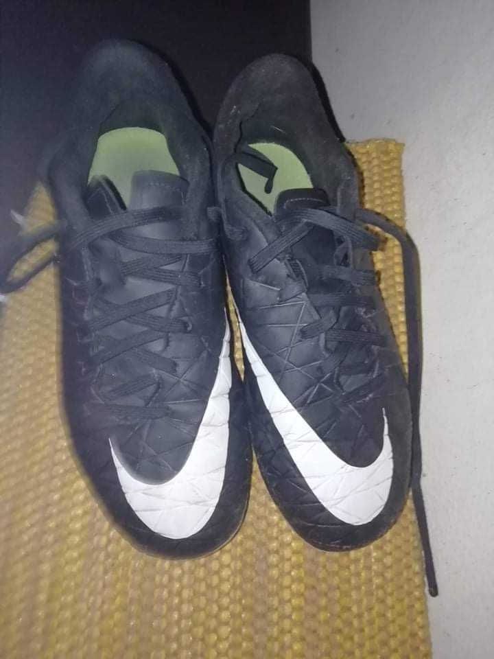 Vários tenis Adidas e Nike