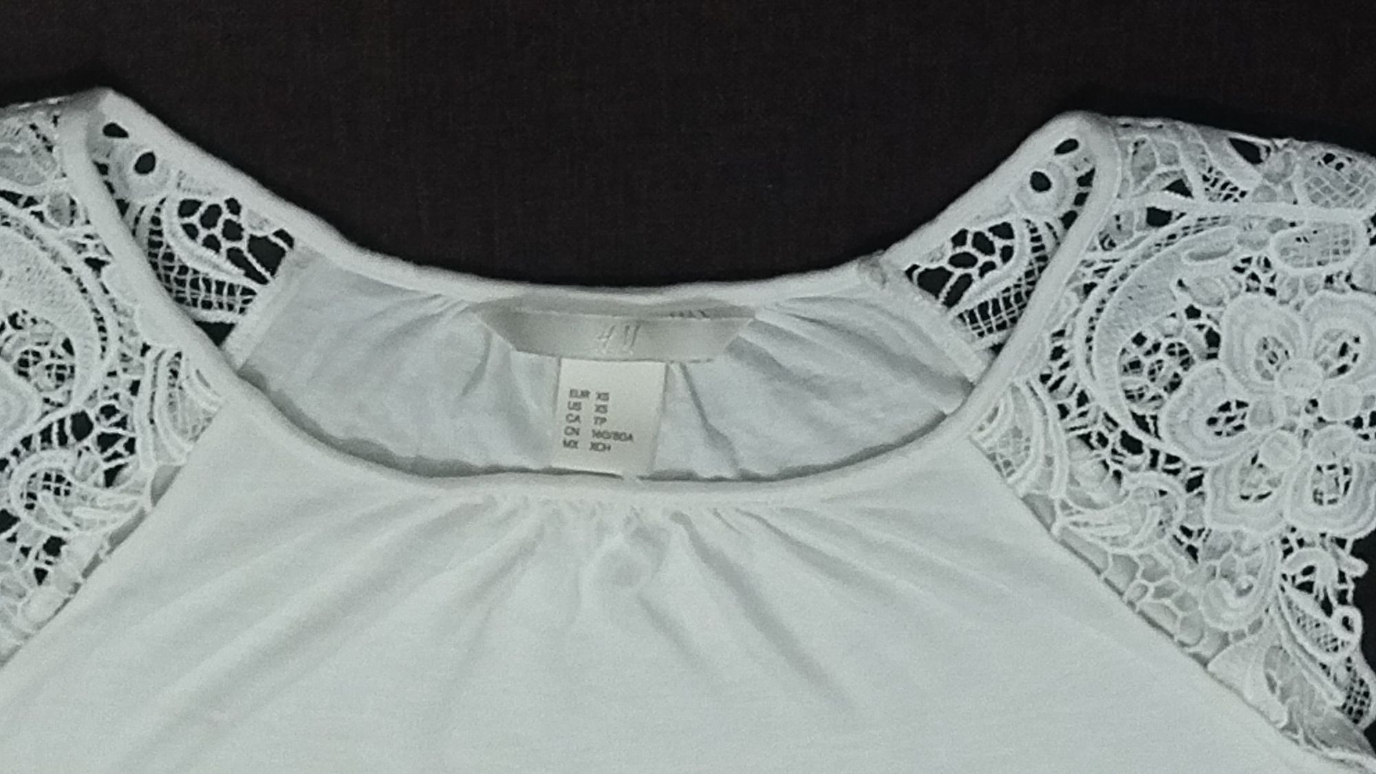 NOWA firmy H&M Śliczna biała  bluzeczka  z rękawkami z gipiury