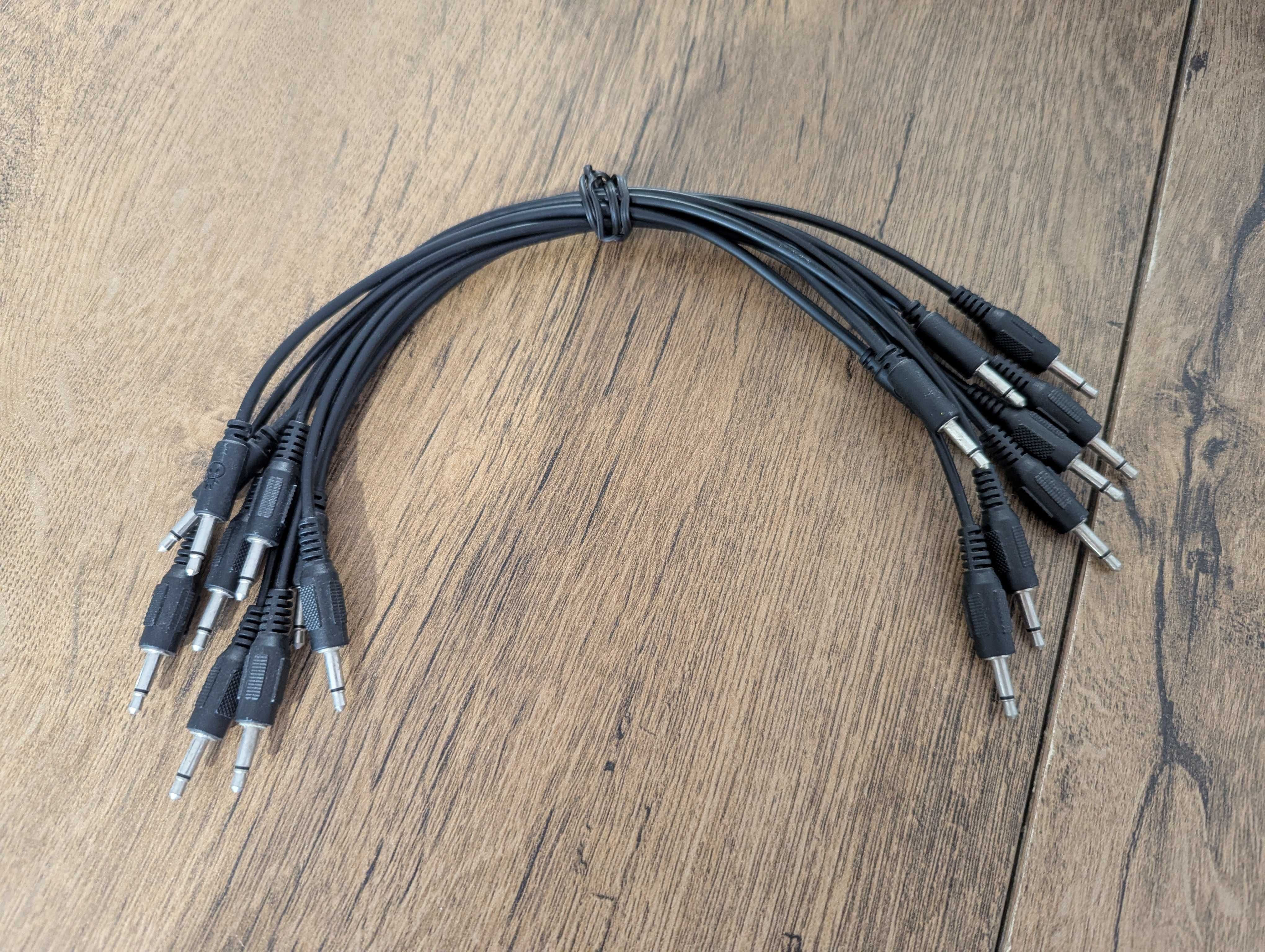 Behringer Neutron - Półmodularny syntezator analogowy