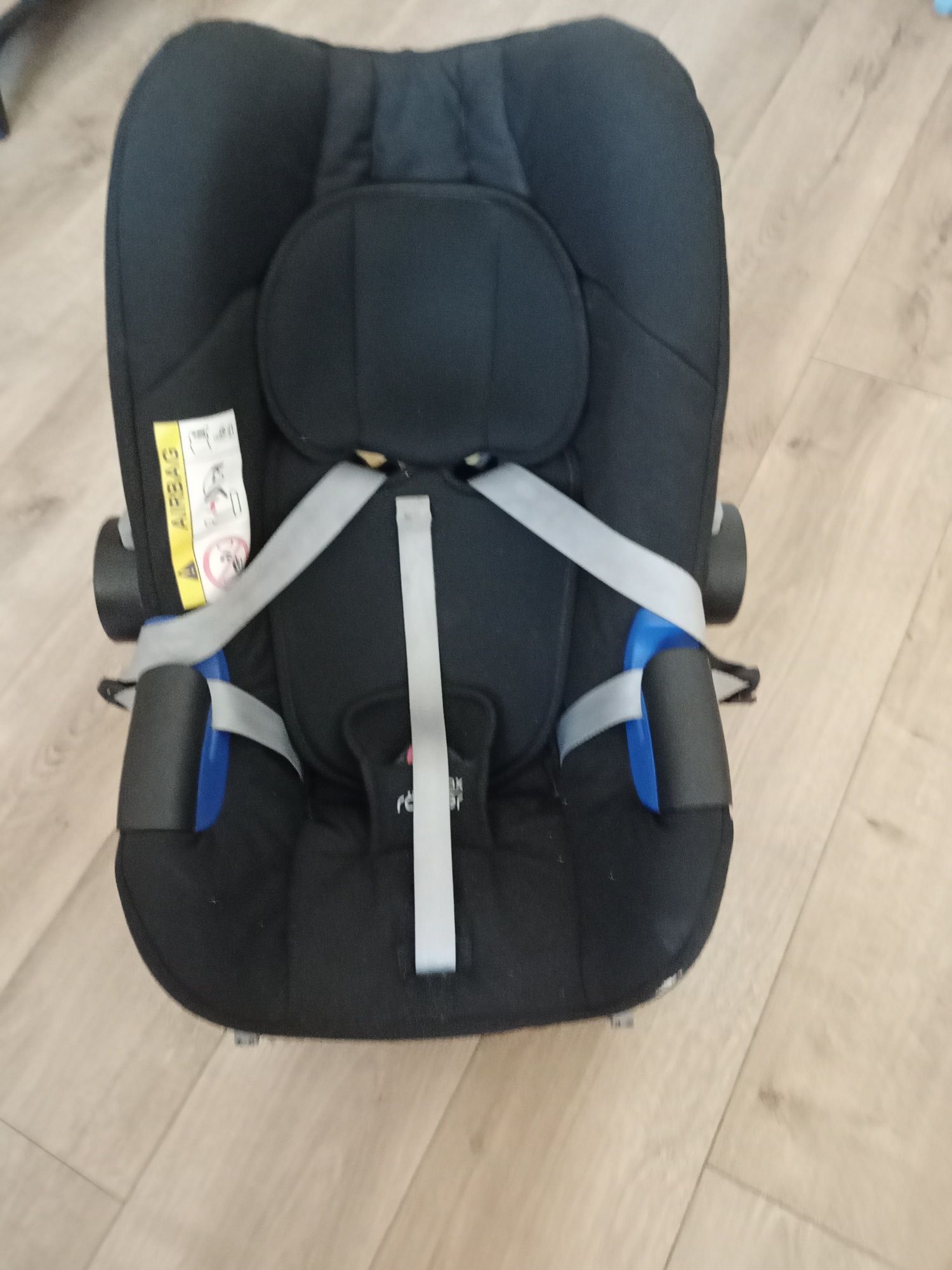 Fotelik samochodowy z bazą ISOFIX