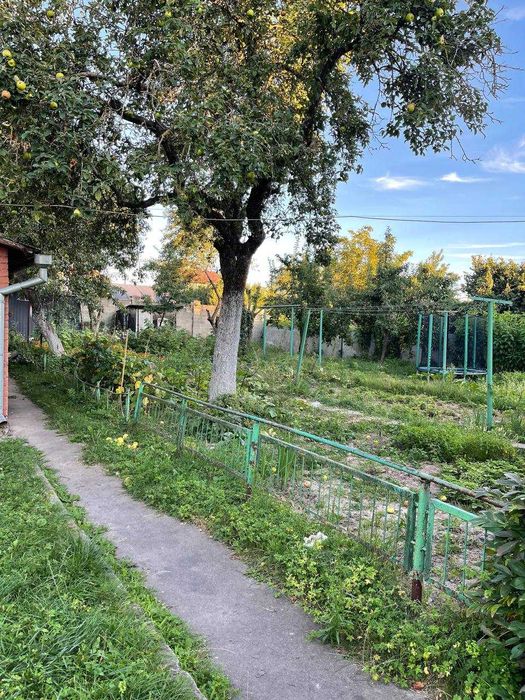 Продам земельну ділянку під будівництво в місті