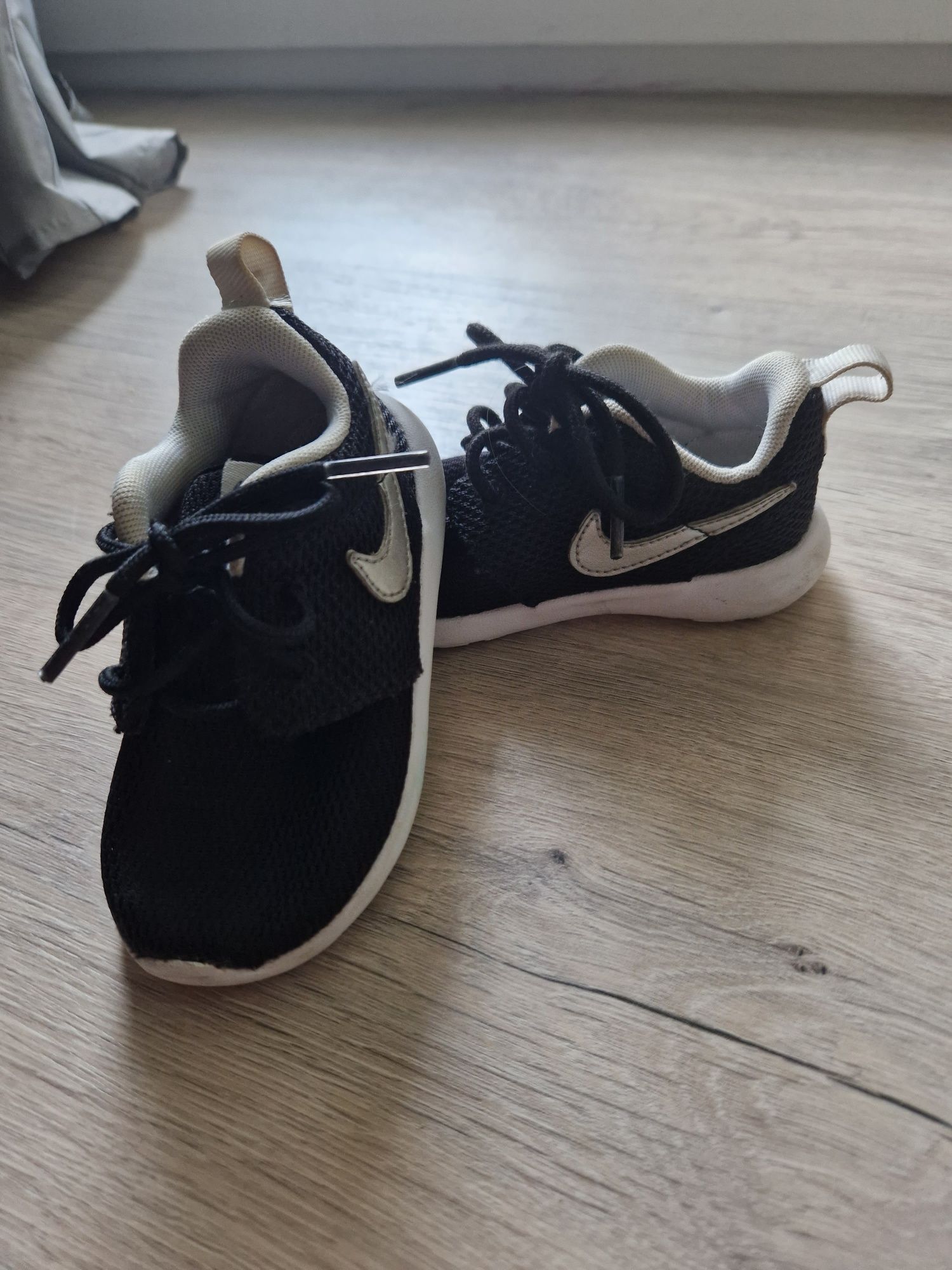 Czarne adidaski Nike 22