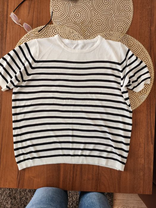 Lekki dzianinowy sweterek nowy