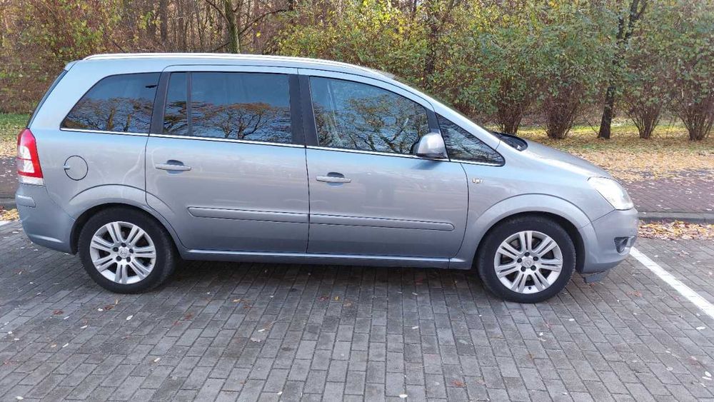 Sprzedam Opel Zafira B 2011 rok