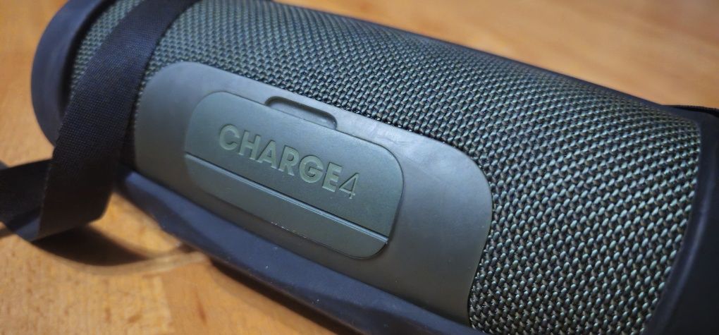 Głośnik przenośny Bluetooth JBL Charge 4 + gumowy case