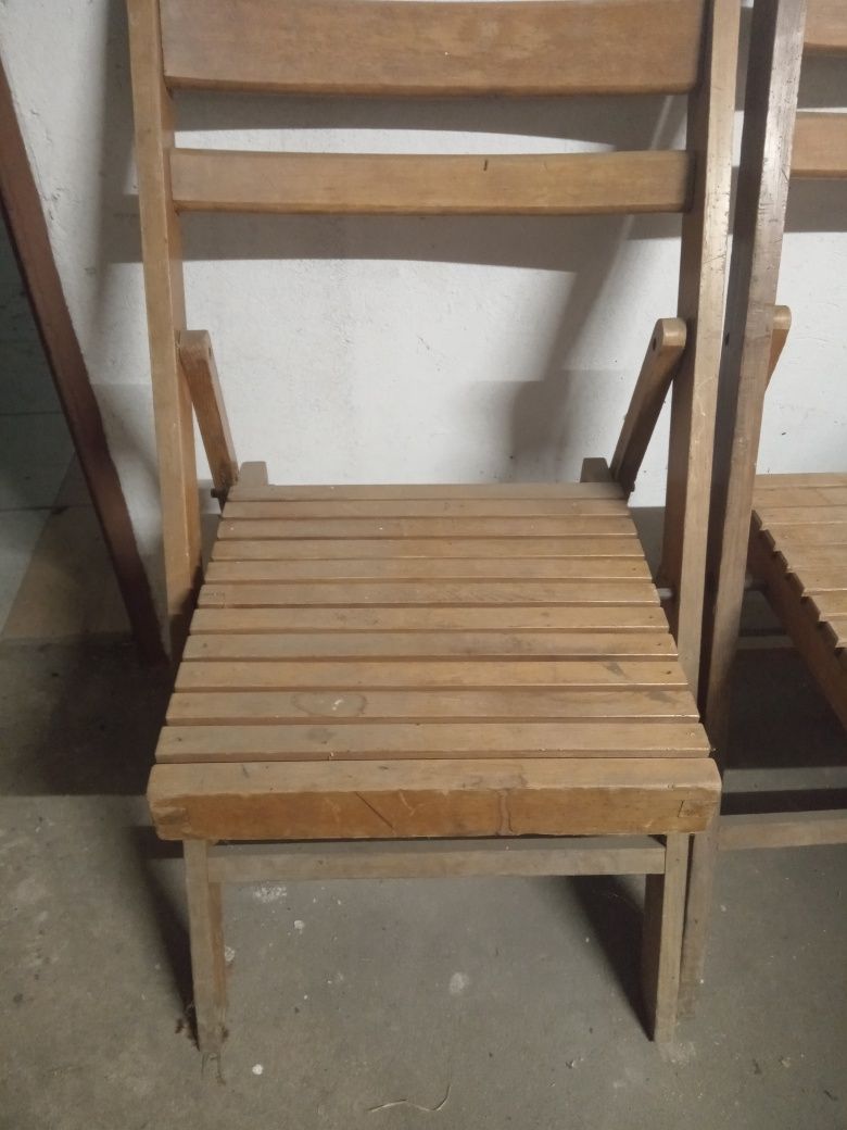Stare krzesło drewniane