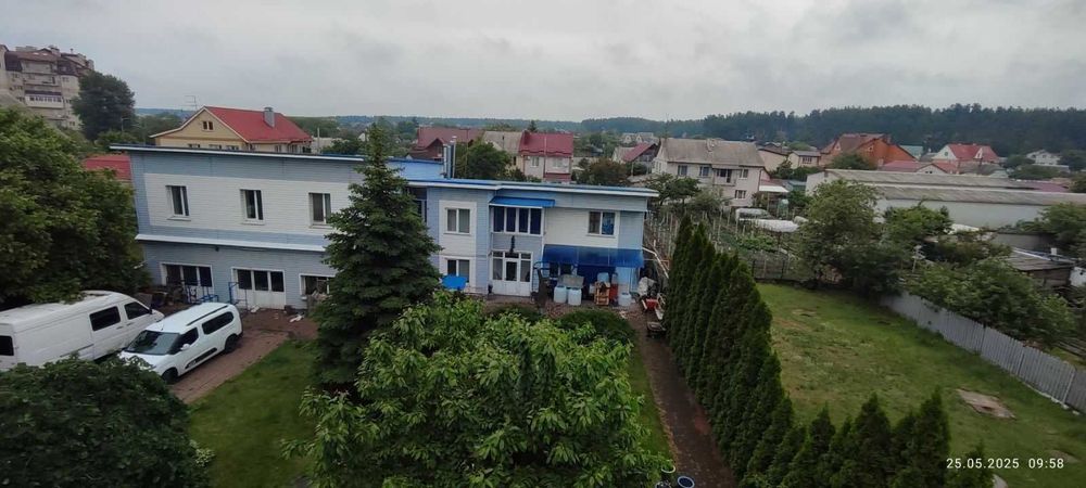 Продаж двох будинків 900 та 300 кв.м., фасад. Бортничі, Переяславська