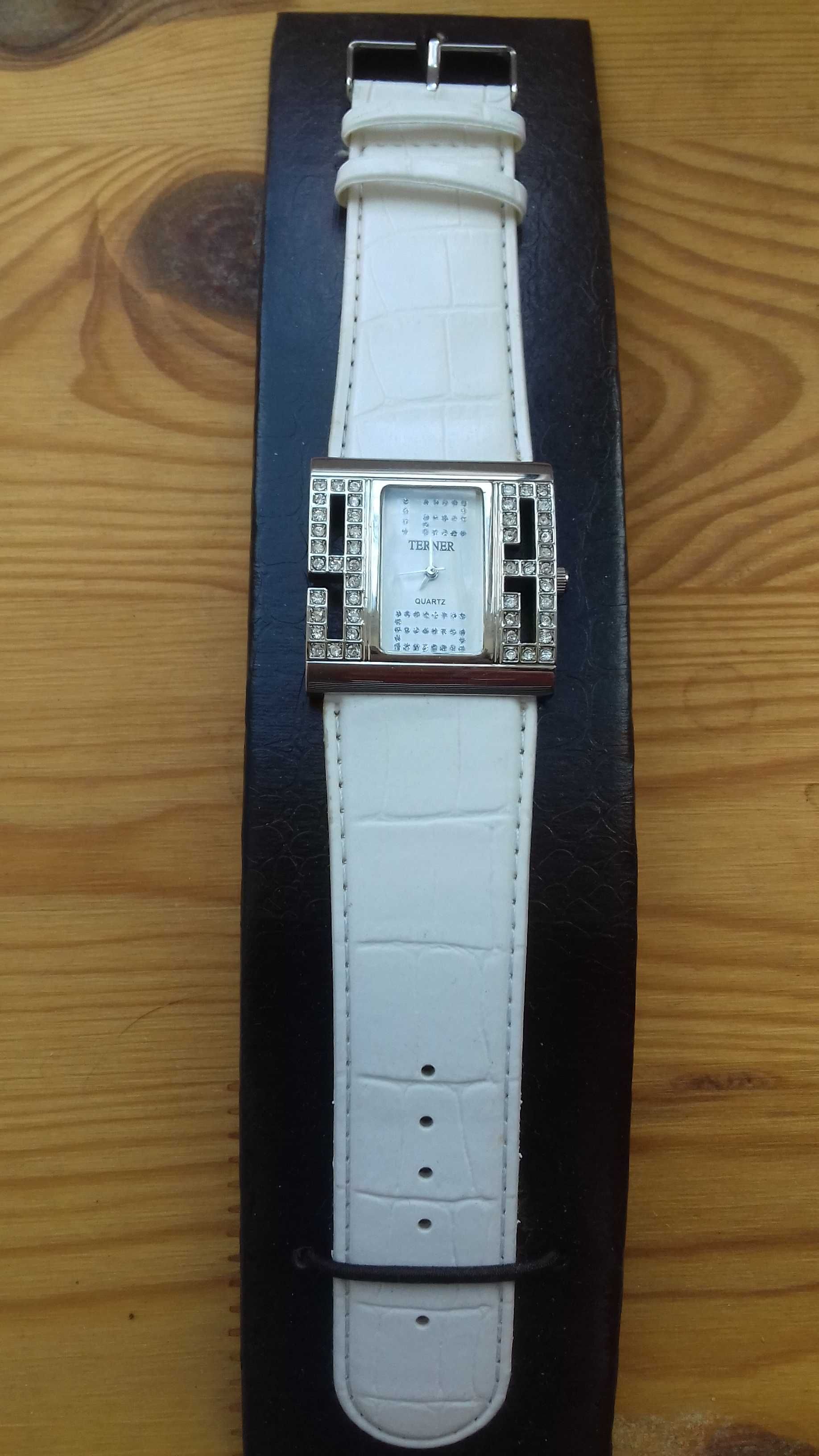 Zegarek damski biały BIJOUX TERNER z cyrkoniami