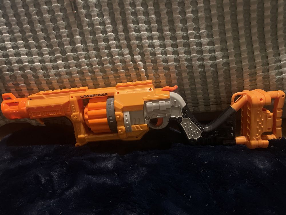 Nerf Lawbringer wyrzutnia zabawka dla dziecka pistolet na strzaly