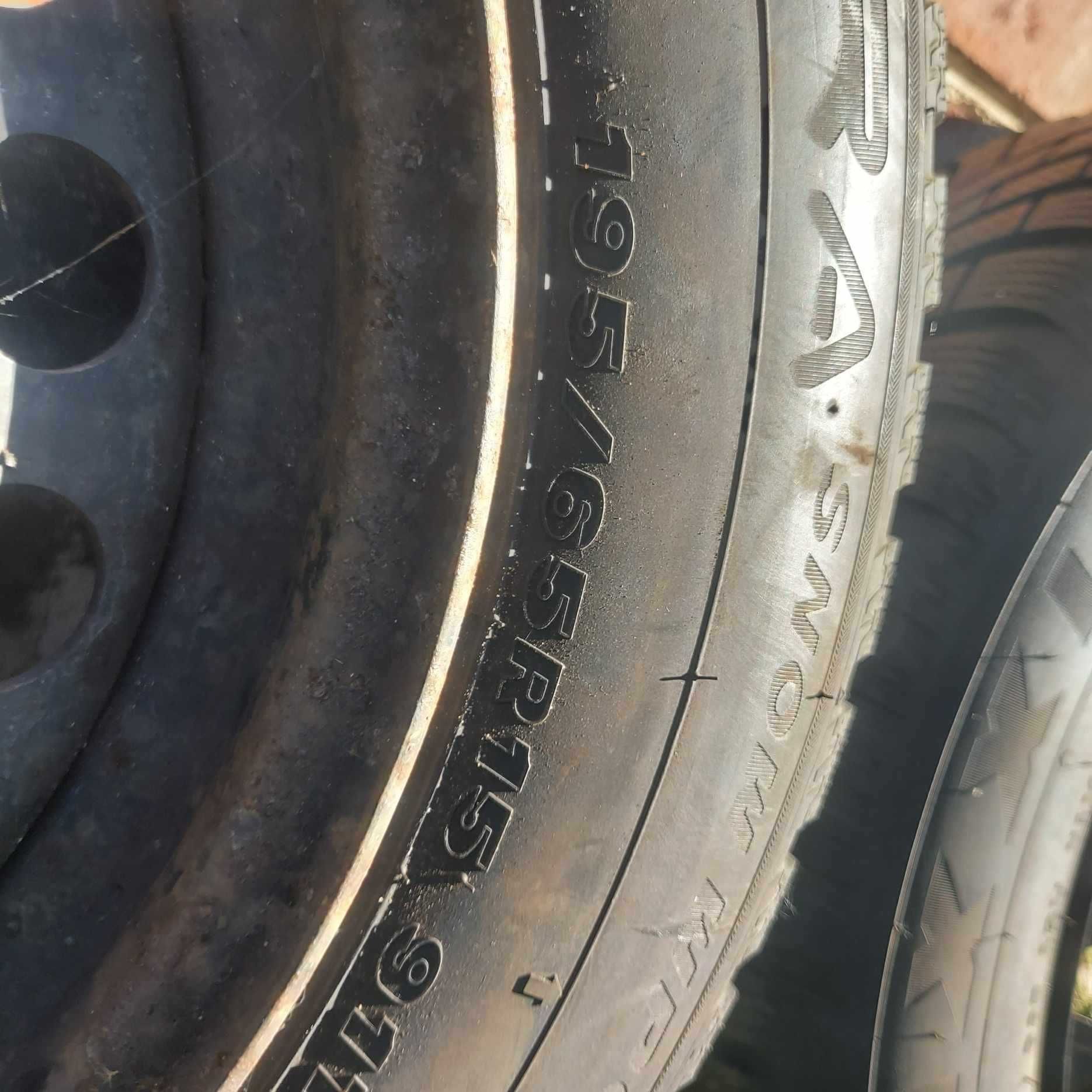 Kpl opon zimowych na stalówkach Maxxis Premitra 195/65R15