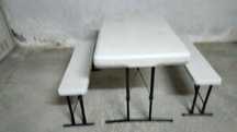 Mesa para piquenique ou jardim.