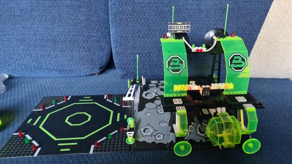 Lego Blacktron Alpha Centauri Outpost 6988