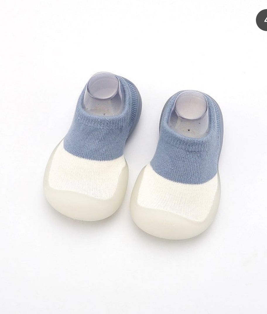 М'які тапочки-шкарпетки антиковзаючі на силікованій підошві для дітей