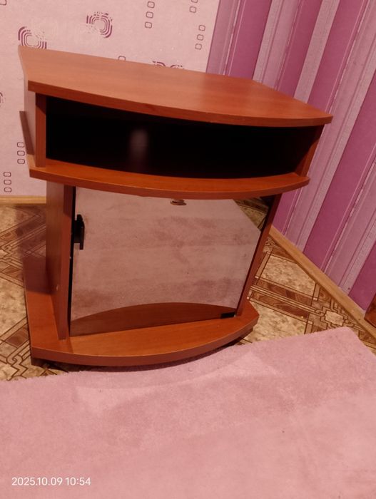 Тумба, тумбочка під телевізор