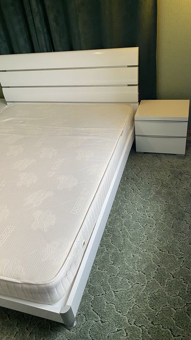 Ліжко двоспальне 150х200 з матрацом