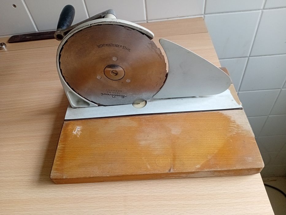 Máquina de fatiar pão,  antiga