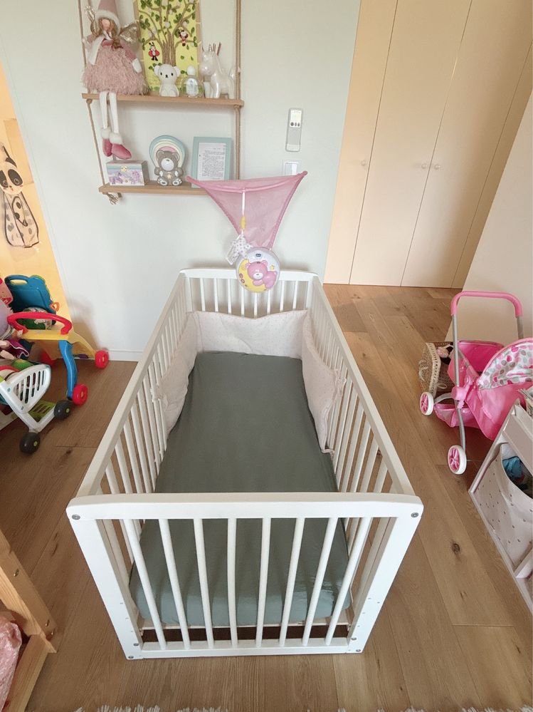 Berço (cama de grades) com colchão