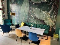 Sofy , kanapy , loże tapicerowane restauracyjne