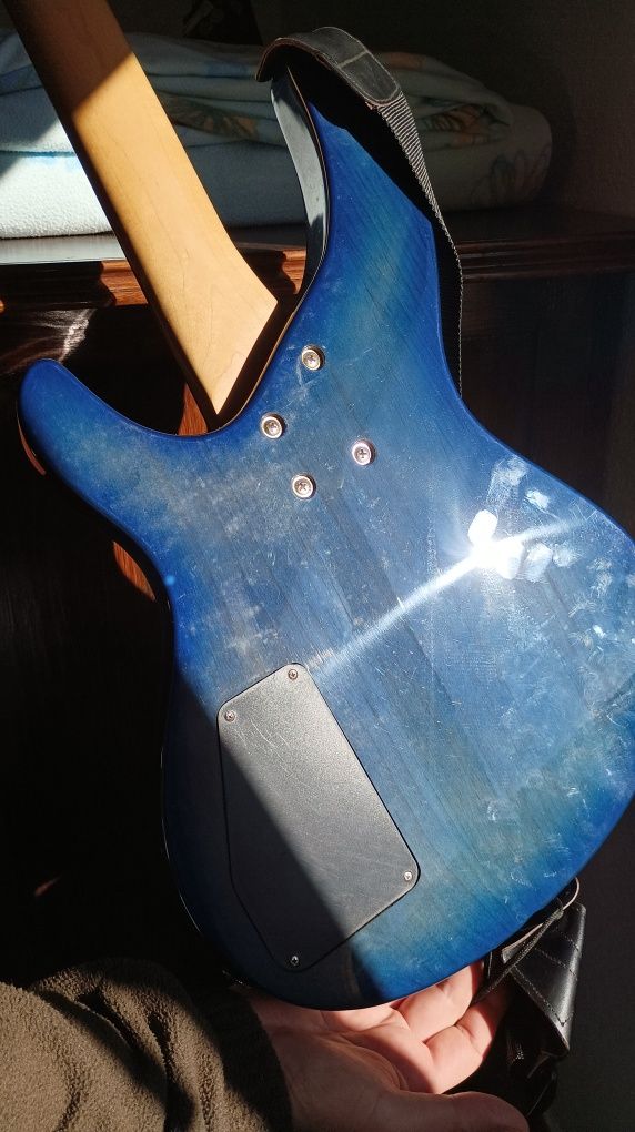 Guitarra Baixo elétrico 4 cordas com estojo de transporte